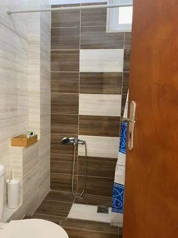 Apartment Alexandra 110, 4' From *